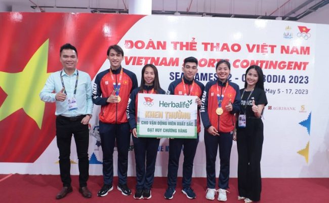 Herbalife Việt Nam thưởng nóng cho các vận động viên đạt Huy chương Vàng đầu tiên của Đoàn Thể thao Việt Nam tại SEA Games 32